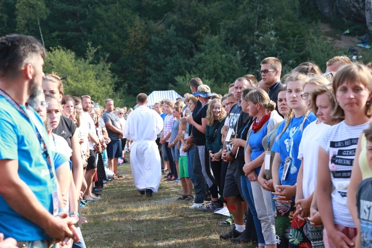 Trzebniów, Msza św. dla części A i B