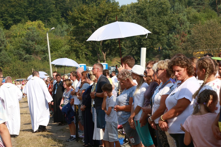 Trzebniów, Msza św. dla części A i B