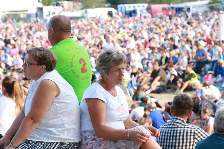 Trzebniów, Msza św. dla części A i B