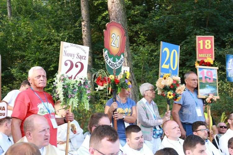 Trzebniów, Msza św. dla części A i B