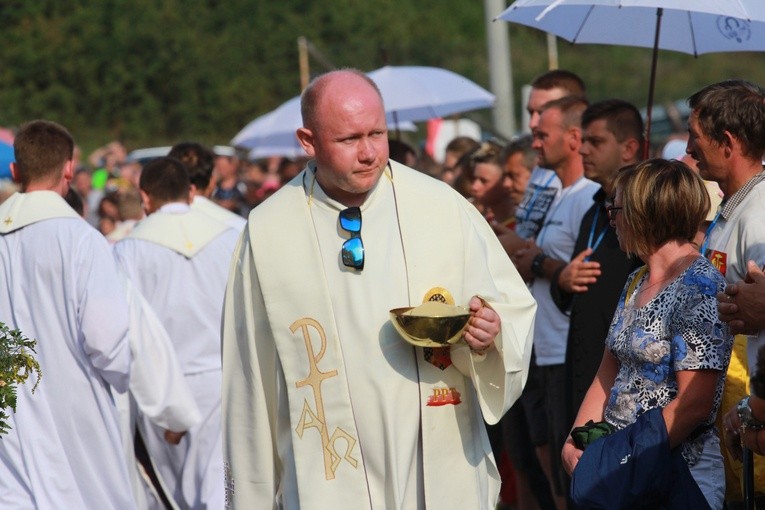 Trzebniów, Msza św. dla części A i B