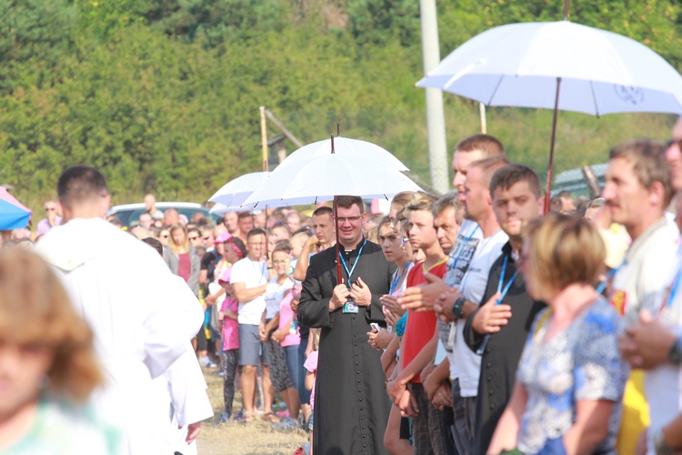 Trzebniów, Msza św. dla części A i B