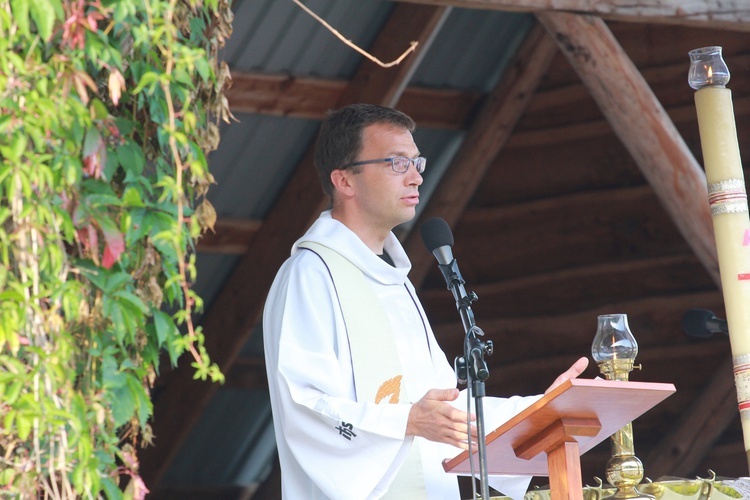 Trzebniów, Msza św. dla części A i B