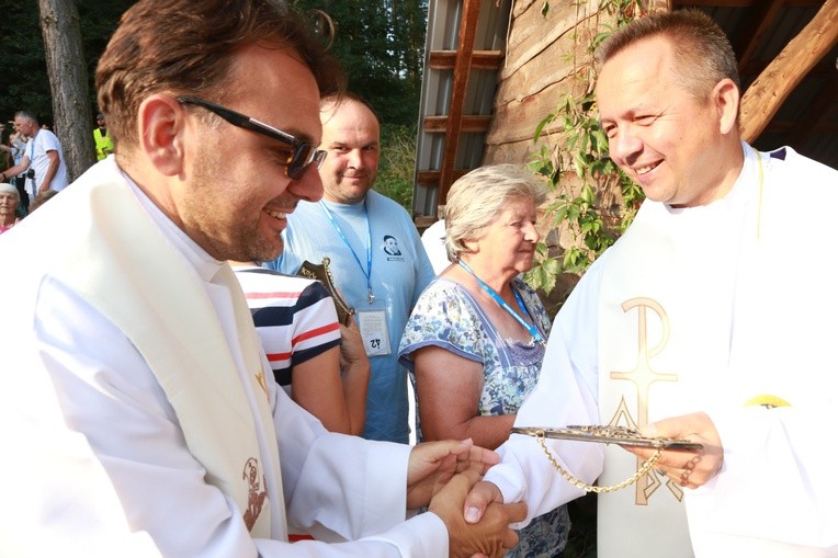 Trzebniów, Msza św. dla części A i B