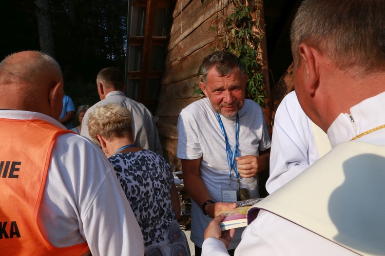 Trzebniów, Msza św. dla części A i B