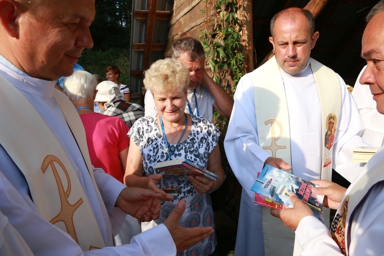 Trzebniów, Msza św. dla części A i B