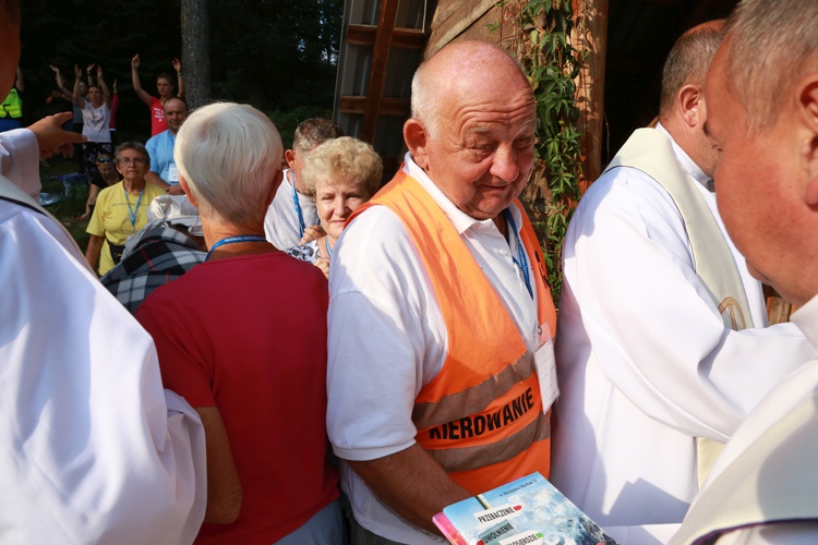 Trzebniów, Msza św. dla części A i B