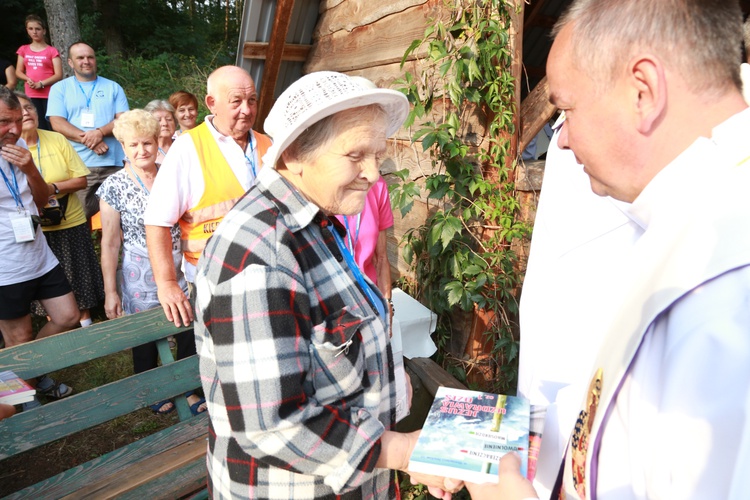 Trzebniów, Msza św. dla części A i B