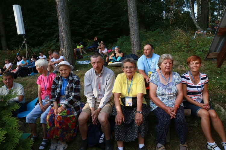 Trzebniów, Msza św. dla części A i B