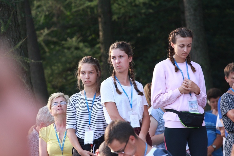 Trzebniów, Msza św. dla części A i B