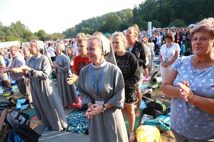 Trzebniów, Msza św. dla części A i B