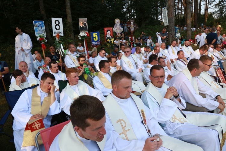 Trzebniów, Msza św. dla części A i B