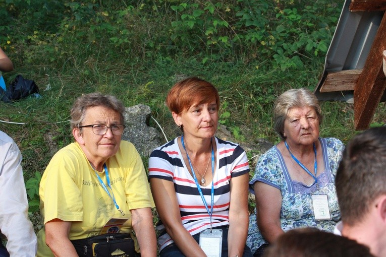 Trzebniów, Msza św. dla części A i B