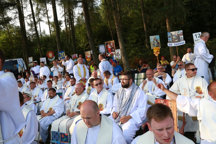 Trzebniów, Msza św. dla części A i B