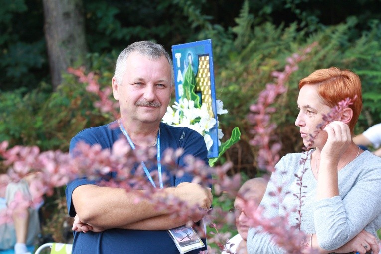 Trzebniów, Msza św. dla części A i B