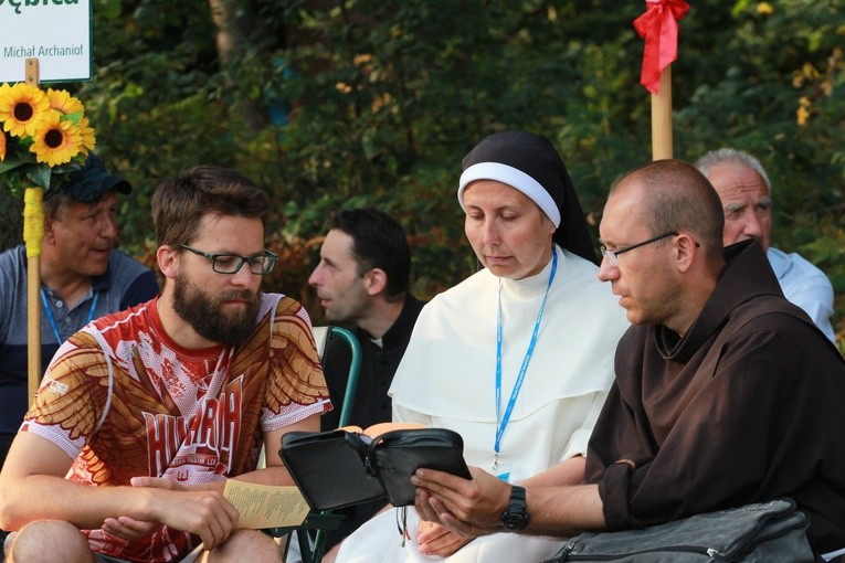 Trzebniów, Msza św. dla części A i B
