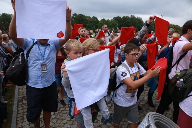 36. PPT - grupa 8 - wejście na Jasną Górę w 2018 roku