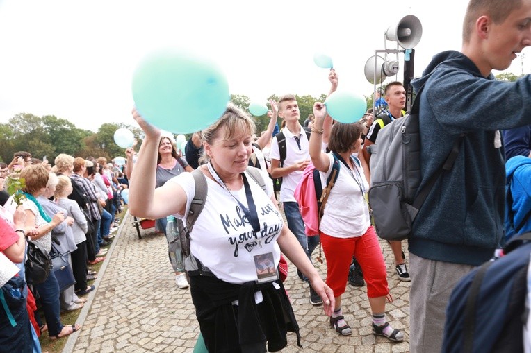 36. PPT - grupa 13 - wejście