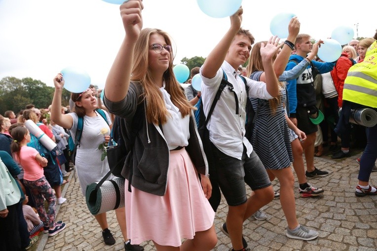 36. PPT - grupa 13 - wejście