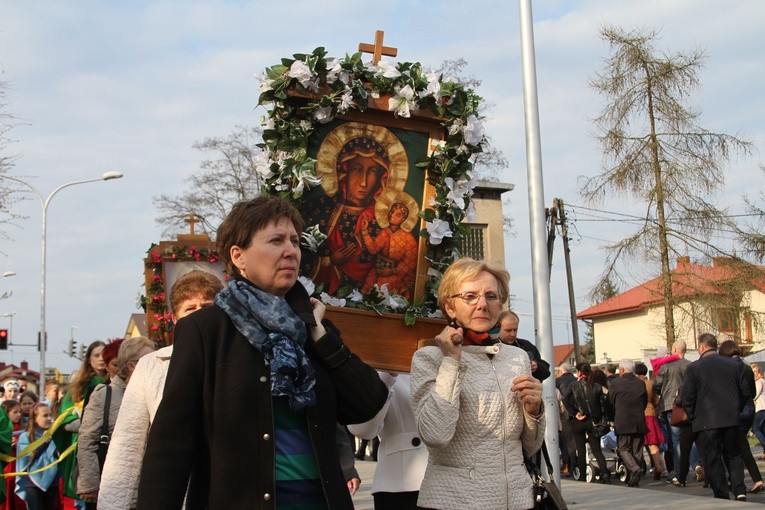 Procesja z obrazem Czarnej Madonny w parafii św. Józefa Robotnika w Płocku