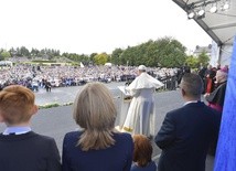 Papież odczas spotkania z wiernymi w irlandzkiej Jasnej Górze, Knock