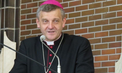 Bp Roman Pindel był gościem oazowiczów podczas Godziny Świadectw