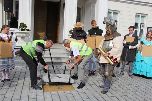 Nadanie praw miejskich Sannikom