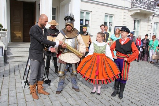 Nadanie praw miejskich Sannikom