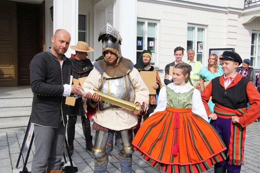 Nadanie praw miejskich Sannikom