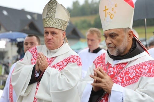 W modlitwie uczestniczyli m.in. bp Piotr Greger (z lewej) i bp Tadeusz Kusy