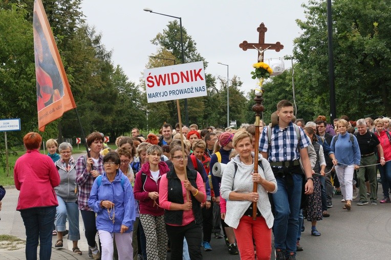 Piesze pielgrzymki do Wąwolnicy wyruszą z wielu parafii