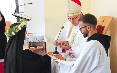 Nałożenie obrączki.