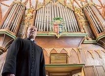 – Studium ma nie tylko uczyć gry, ale również formować organistów – podkreśla dyrektor.