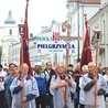 Piesza wędrówka z płockiej fary do sanktuarium Matki Bożej Brzemiennej to wciąż żywa i piękna tradycja.