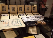 ▲	W muzeum można zobaczyć m.in. dokumenty, publikacje oraz narzędzia okulistyczne z tamtych czasów.