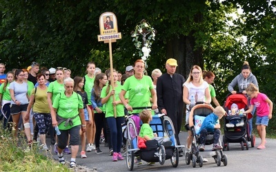 Pielgrzymi również z Częstochowy do Przedborza szli pieszo