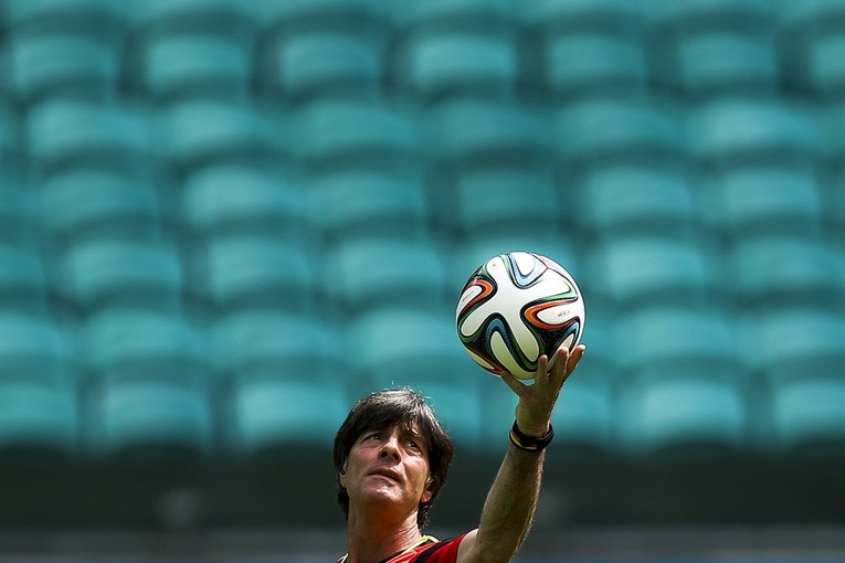 Rasizm w reprezentacji Niemiec? Trener Loew odpowiada Oezilowi