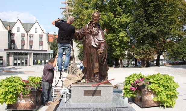 Poświęcenie, muzyka i fajerwerki