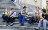 Ministranci modlą się o dobry rok szkolny