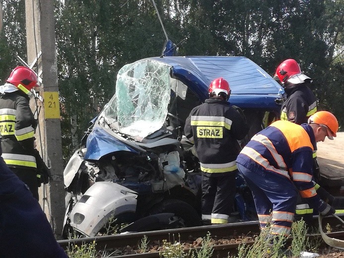 Wypadek na przejeździe pod Skierniewicami