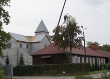 Wznoszona świątynia w Twierdzy góruje już nad tymczasową kaplicą