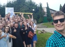 Selfie z księdzem - ostatnia szansa na Twój głos