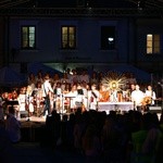 Koncert Uwielebienia