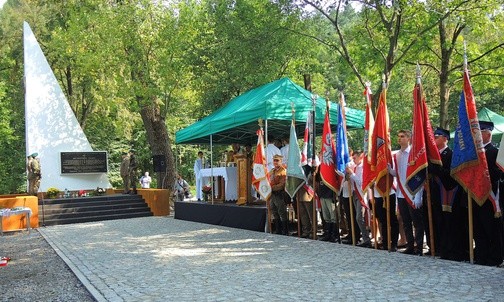 Odnowiony pomnik żabnicki, pamięci zamordowanych w 1943 r. partyzantów