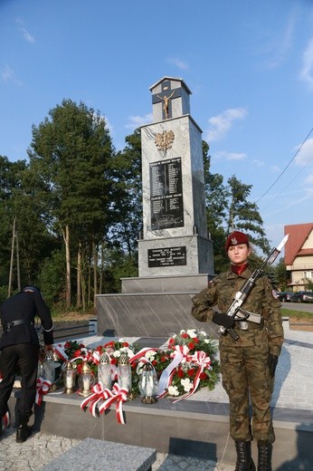 Pomnik w Ćwikowie jak nowy