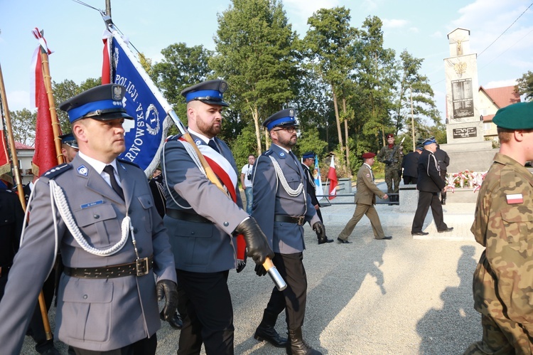 Pomnik w Ćwikowie jak nowy