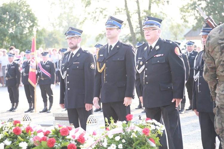 Pomnik w Ćwikowie jak nowy