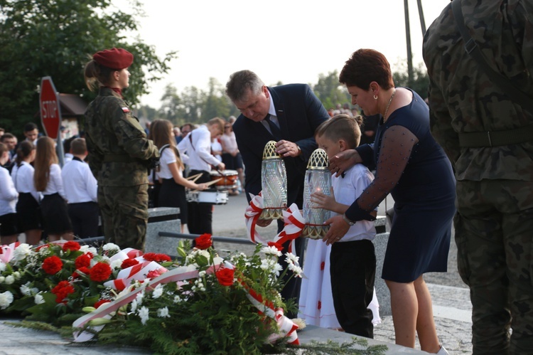 Pomnik w Ćwikowie jak nowy