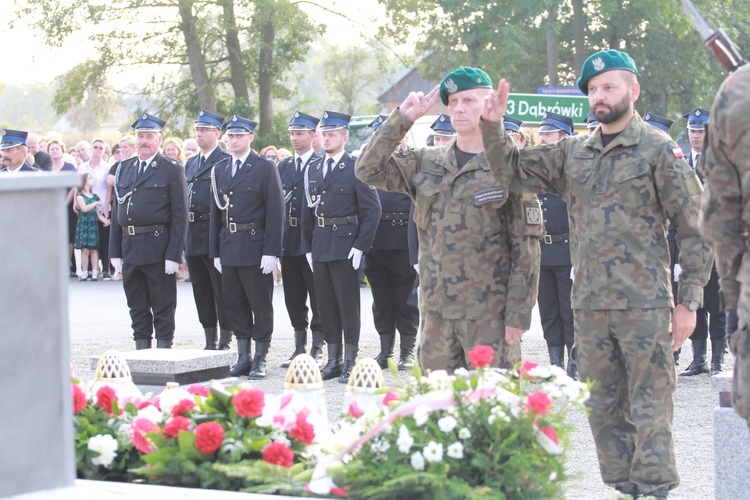 Pomnik w Ćwikowie jak nowy