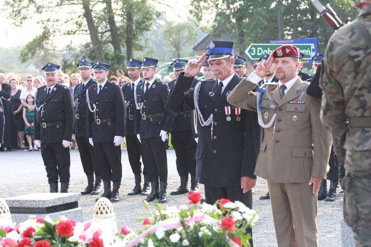 Pomnik w Ćwikowie jak nowy